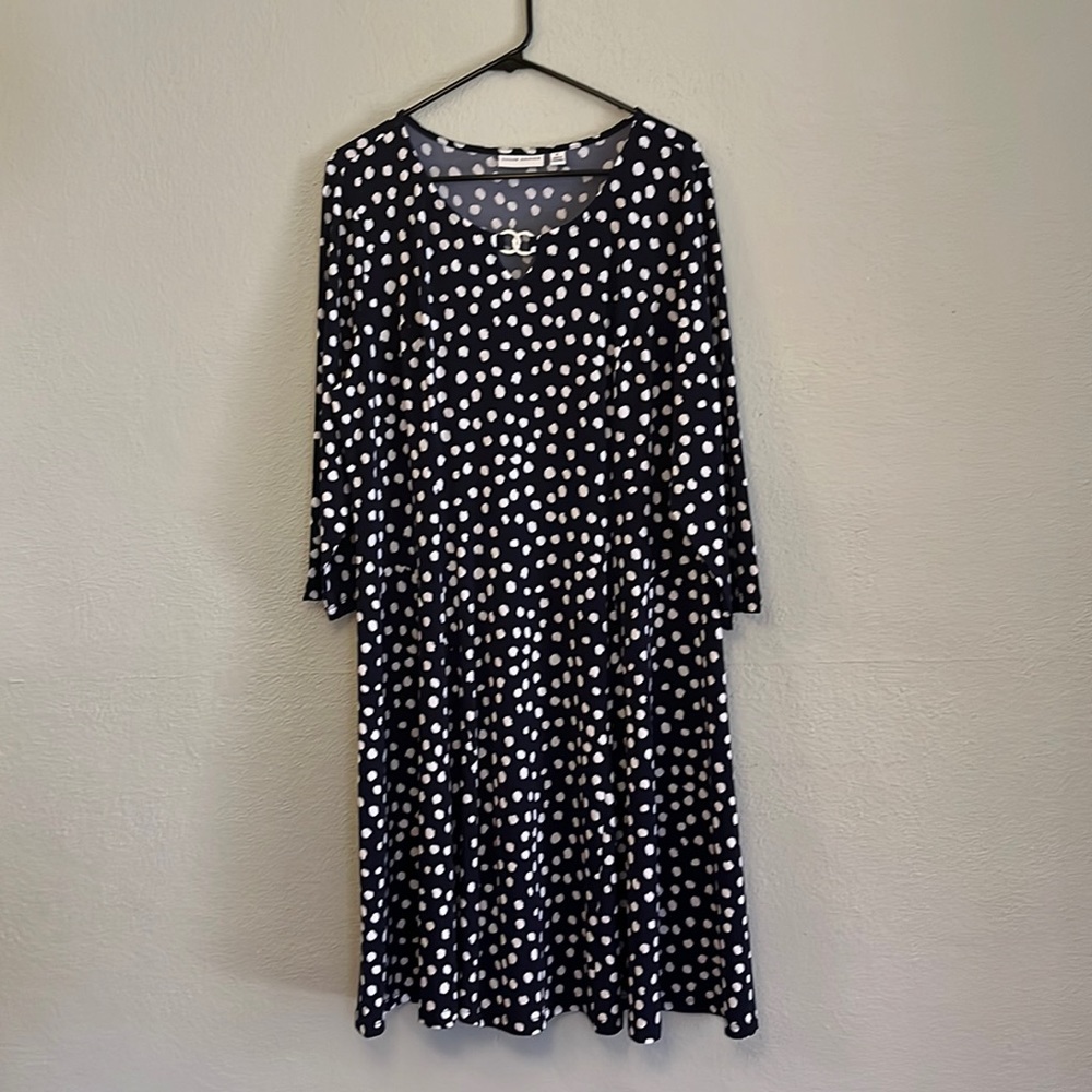 Beautiful and flattering, 3/4 sleeve navy blue Susan Graver dress